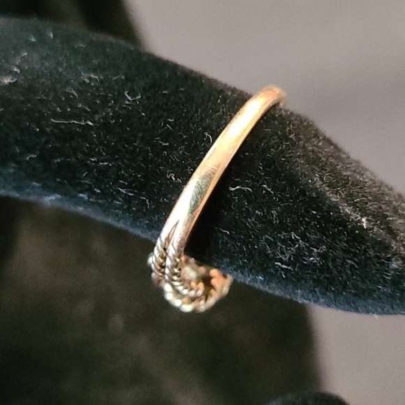 10K solid yellow gold love knot ring size 5.5 - Picture 2 of 6